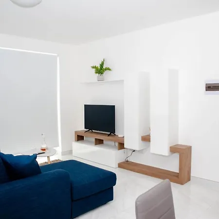 Brend New One Bedroom Penthouse Appartamento *