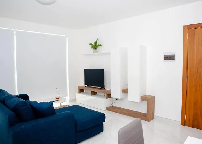 Brend New One Bedroom Penthouse 公寓 *